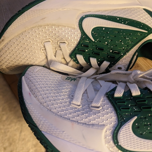 Nike youth 7 Kyrie green and white speckle worn but good condition - Picture 10 of 12